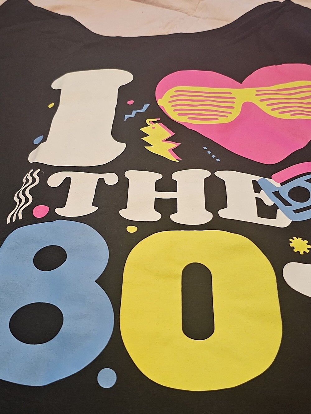 I Heart The 80s Neon Graphic Party Shirt - Black